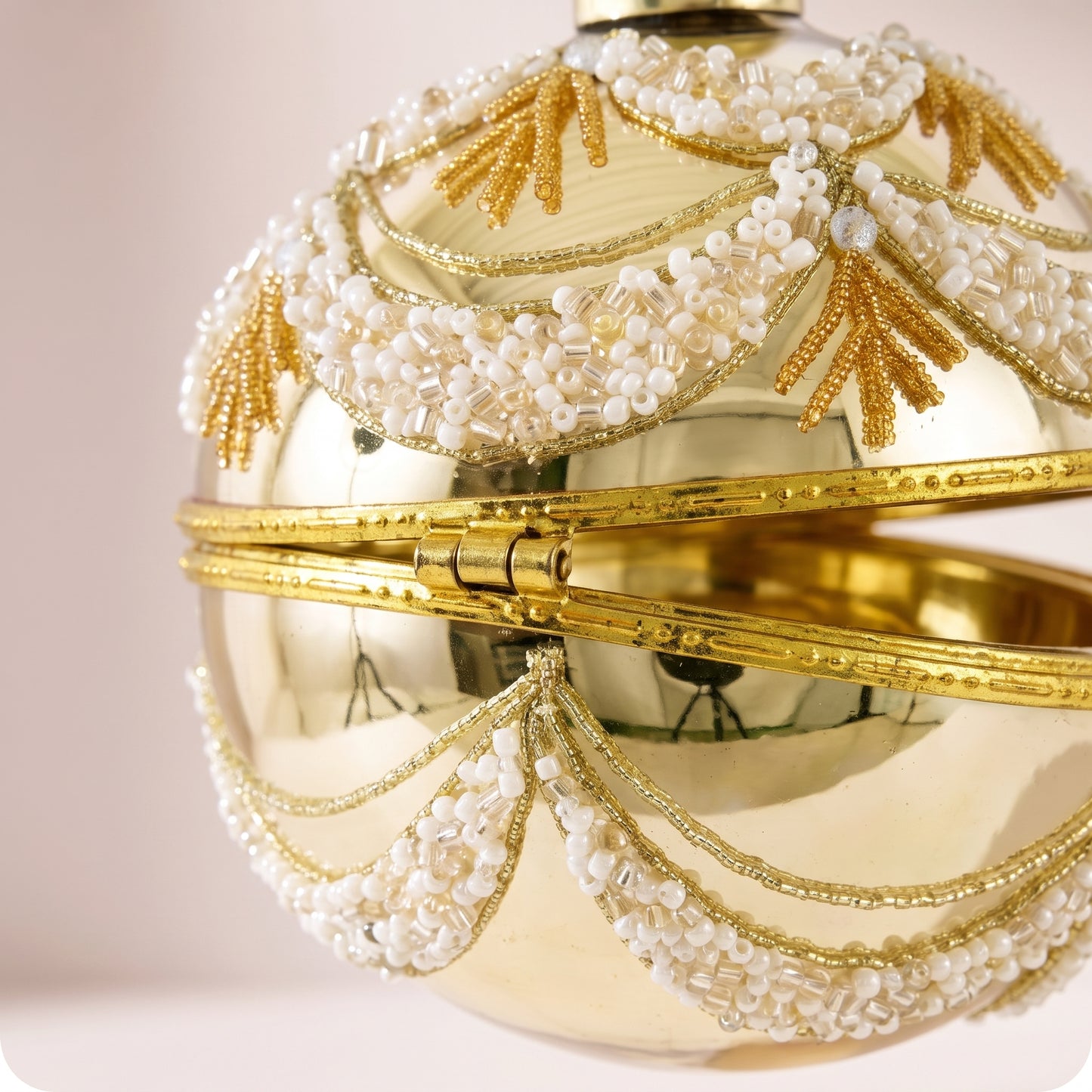 Esfera de apertura de cristal brillante de cuentas doradas deco