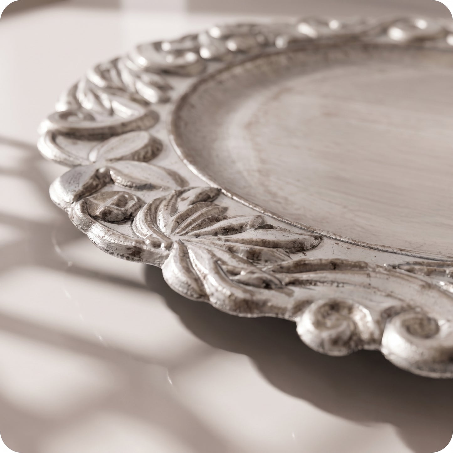 Plato decorativo de plastico duro plateado