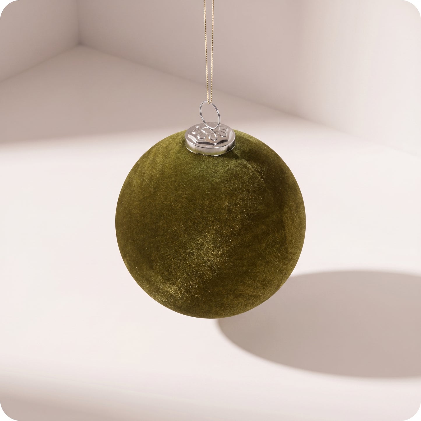 Esfera verde oliva de terciopelo liso 13 cm