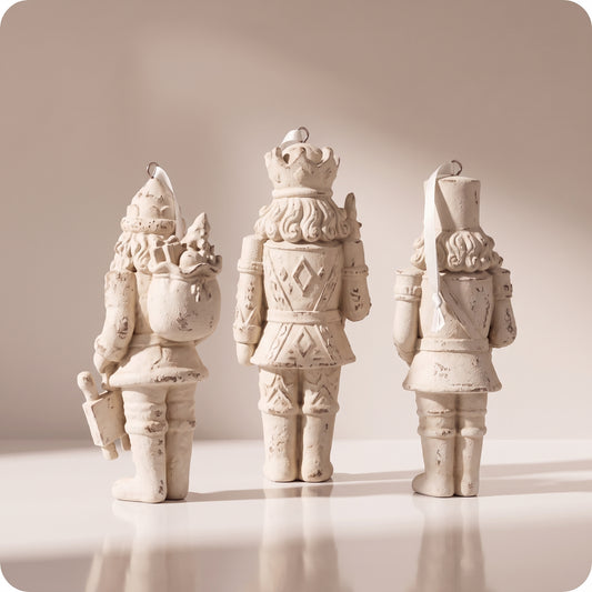 Esfera cascanueces blanco de resina con instrumentos 14 cm