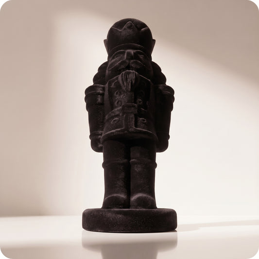 Cascanuez negro de terciopelo