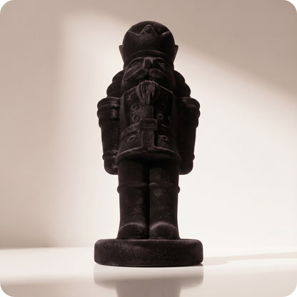 Cascanuez negro de terciopelo