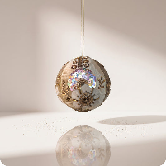 Bordado floral gris bola de terciopelo