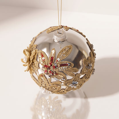 Esfera de cristal perla plateada con flores de ganchillo