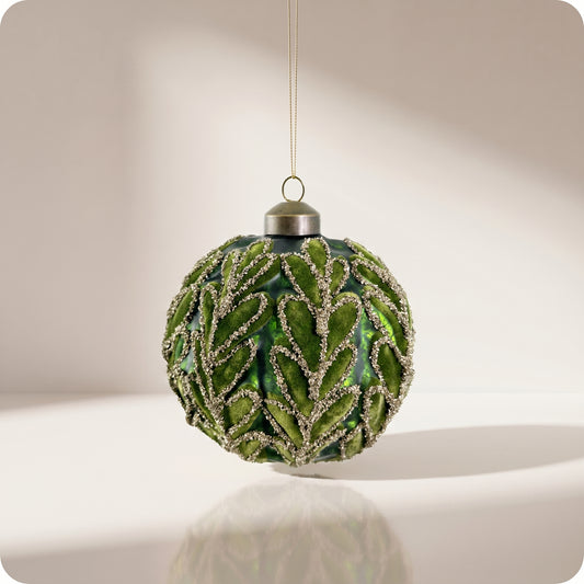 Esfera de vidrio vintage verde mate con hojas de terciopelo con brillos 10 cm