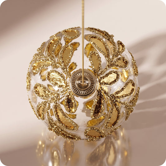 Esfera de vidrio, hojas de oro transparente, purpurina dorada