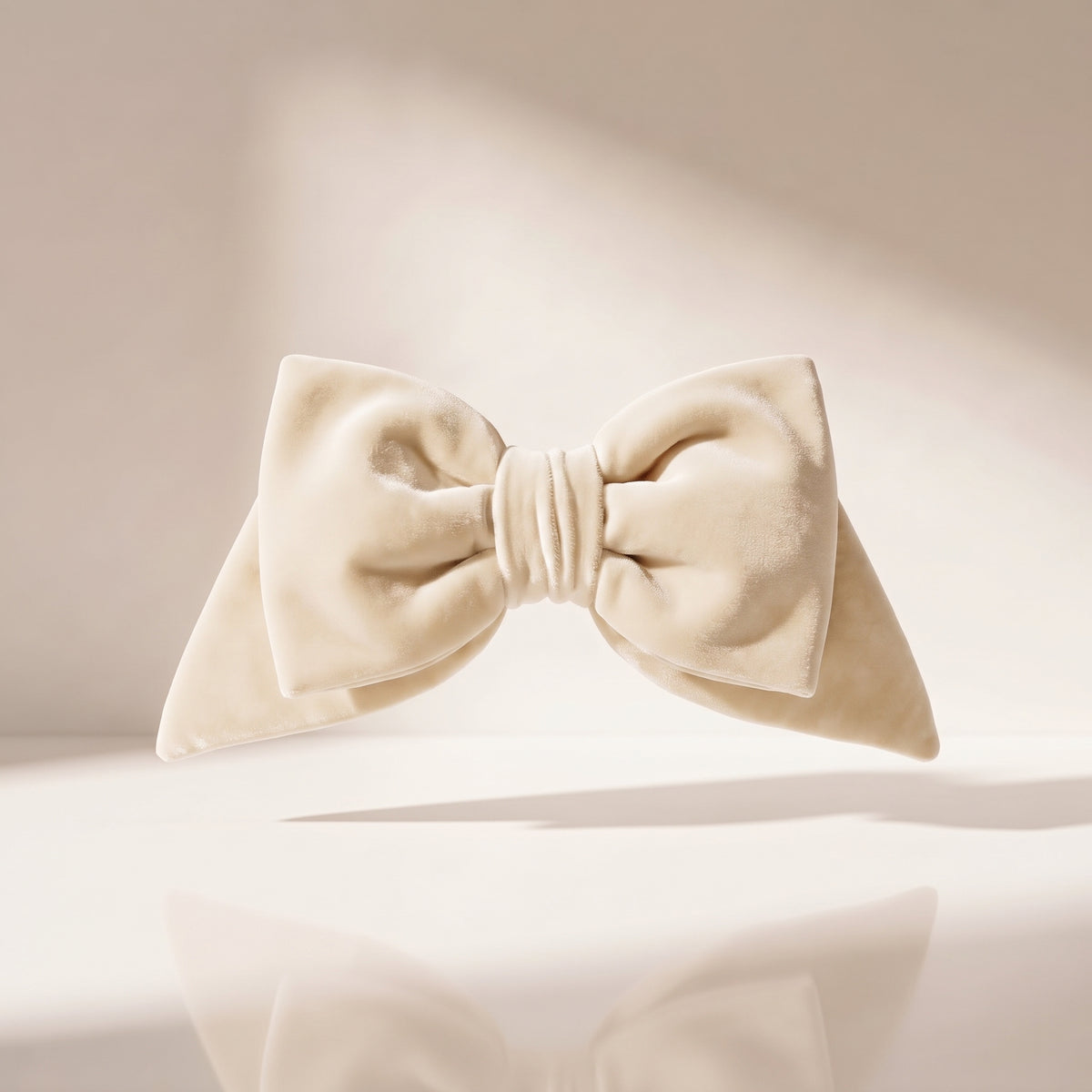 Moño ivory, 18 x 10 cm.