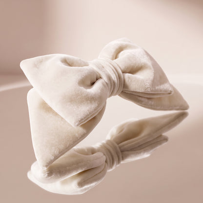 Moño ivory, 18 x 10 cm.