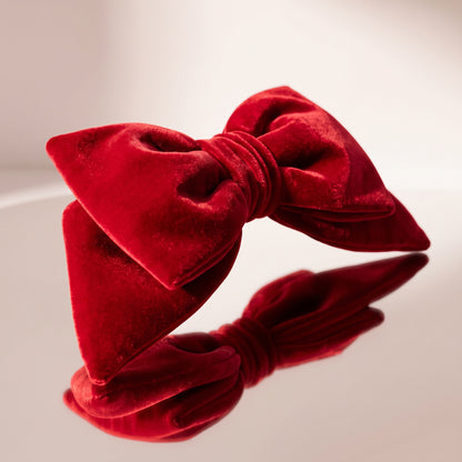 Moño rojo, 18 x 10 cm.