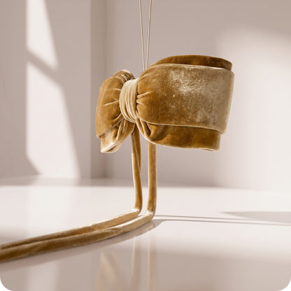 Moño dorado, 40 x 20 cm.