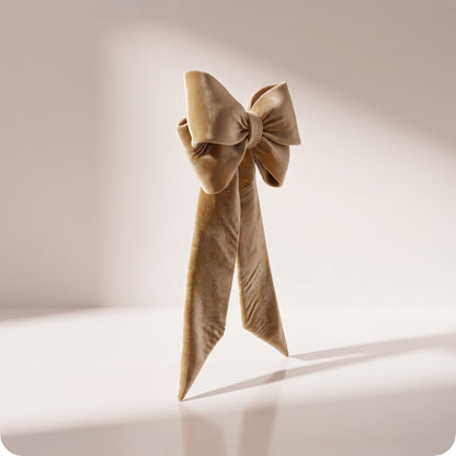 Moño dorado de terciopelo, 1.10 x 50 cm.