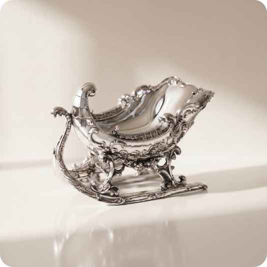 Trineo plateado ornamentado de metal