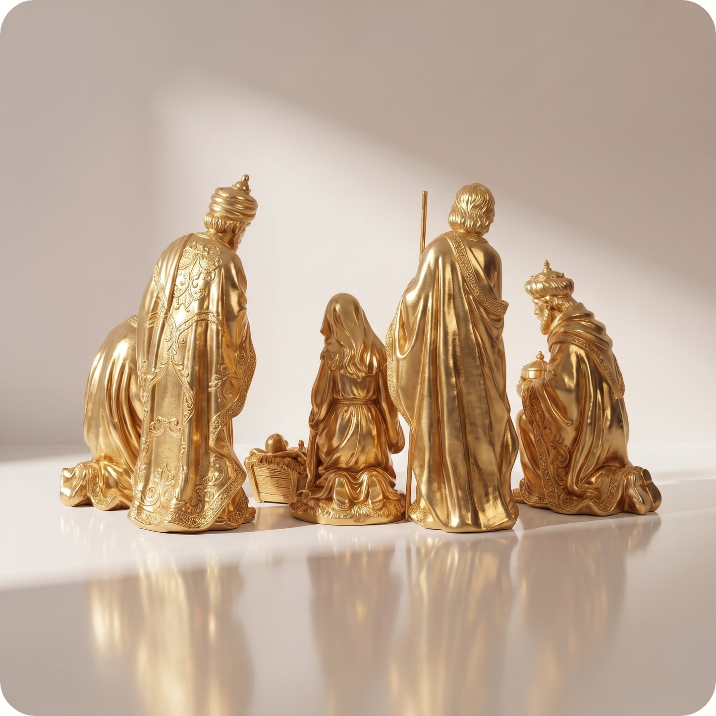 Nacimiento sagrada familia y reyes magos dorados
