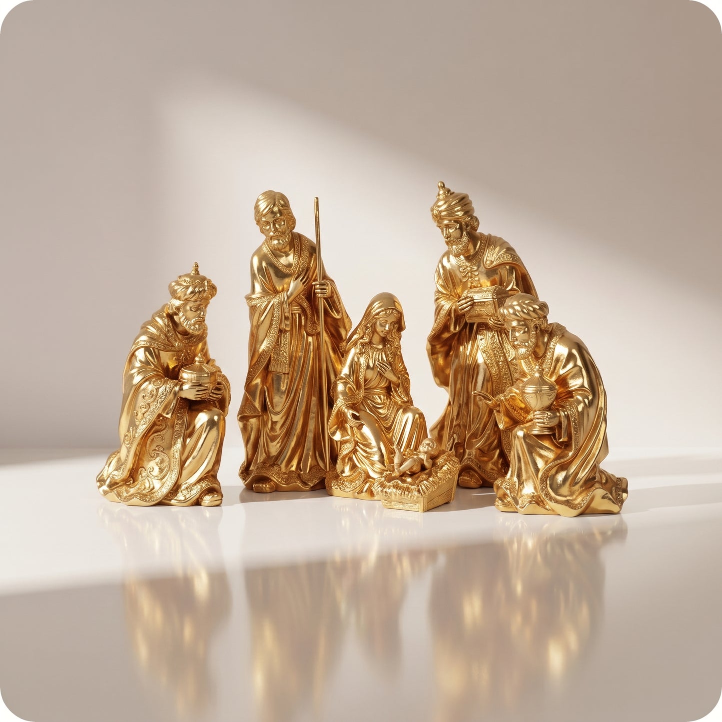 Nacimiento sagrada familia y reyes magos dorados