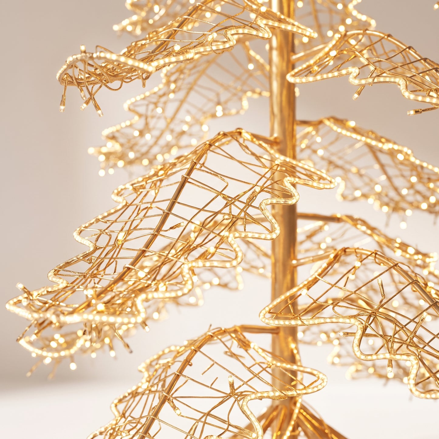 Árbol de navidad de metal con luz led dorado pino gigante
