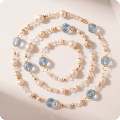 Guirnalda de perlas con piedras azules trasparentes