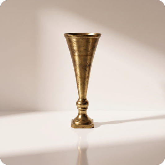 Jarrón de aluminio color oro antiguo