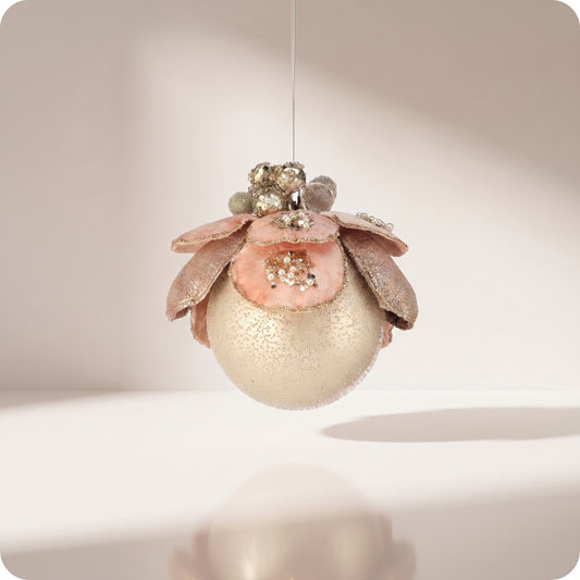 Esfera velvet con joyas y flor de magnolia rosa con perla 11 cm