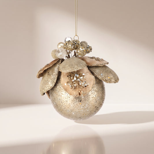 Esfera velvet con joyas y flor de magnolia nude con plata 11 cm