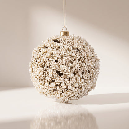 Esfera de perlas blancas y red