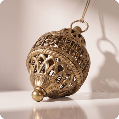 Esfera filigrana con remate ornamental
