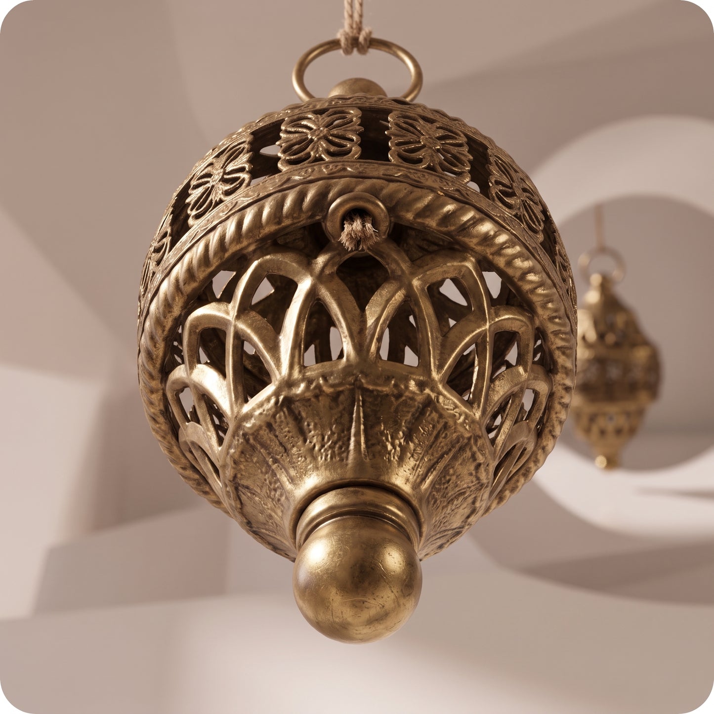 Esfera filigrana con remate ornamental