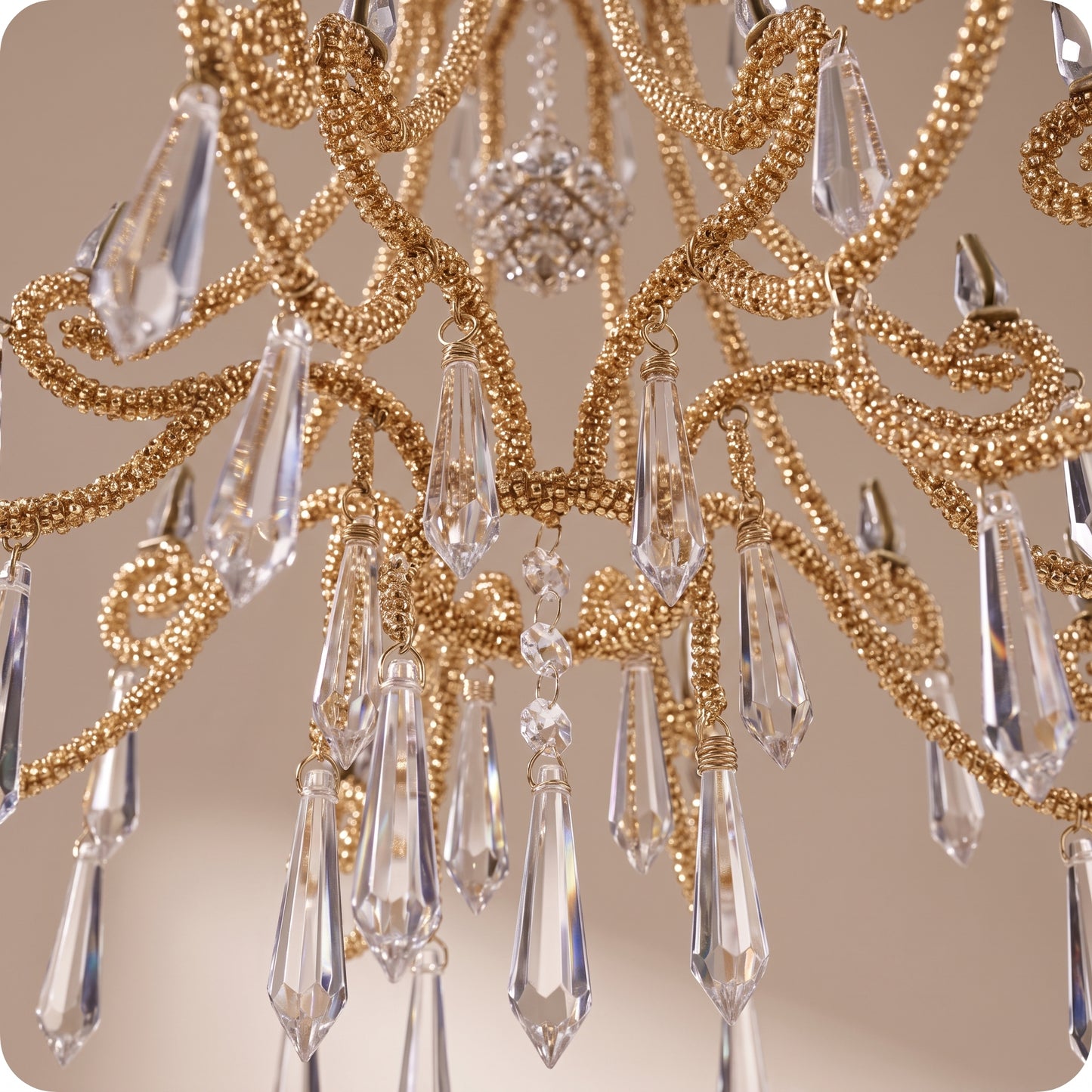 Esfera de candelabro con diamantes colgantes