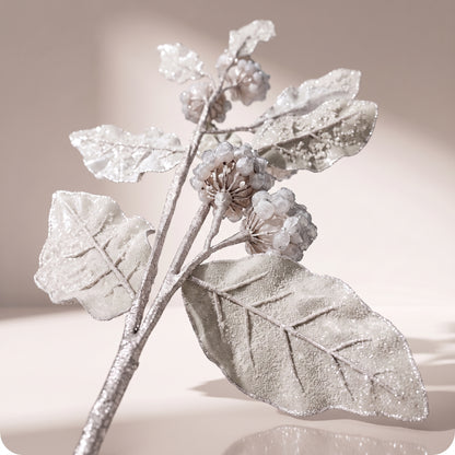 Vara de hojas y bayas de magnolia hielo perlado