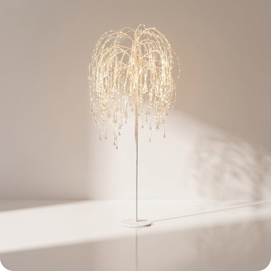 Árbol llorón con gotas de vidrio y luz LED blanca